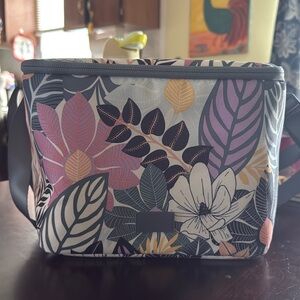 Vera Bradley Lunch Stay Cooler
lunchbox/cooler
Liner on the inside